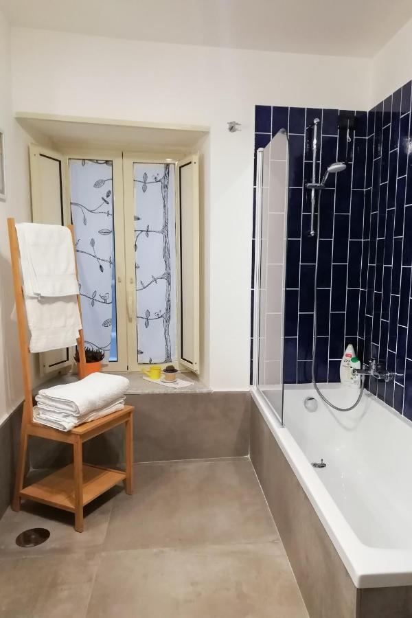 La Casa Del Nespolo, 2 Terrazzi E 2 Bagni In Centro Διαμέρισμα Νάπολη Εξωτερικό φωτογραφία
